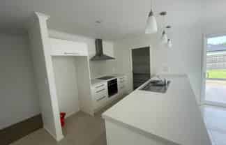 350 One Tree Point Road, One Tree Point