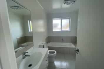 350 One Tree Point Road, One Tree Point