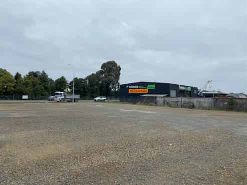Fenced Flat Yard with Profile
