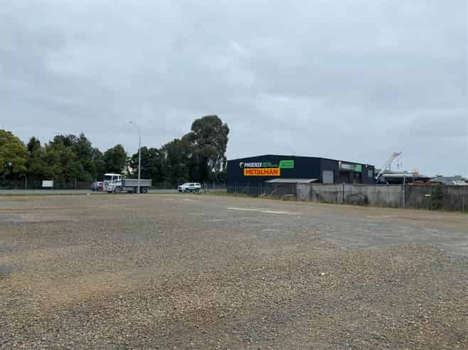 Fenced Flat Yard with Profile