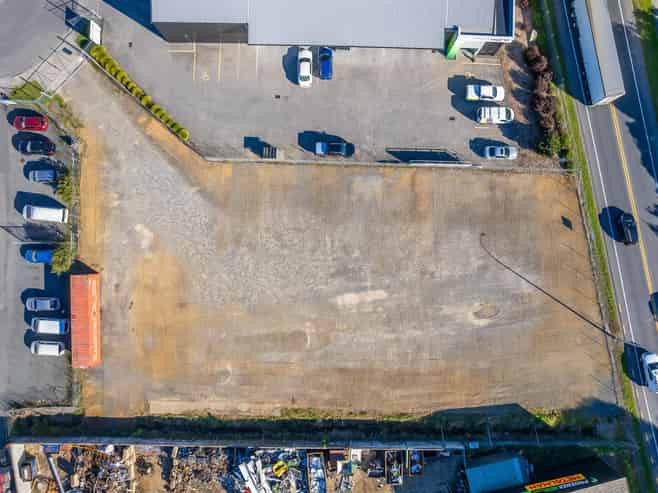 Fenced Flat Yard with Profile