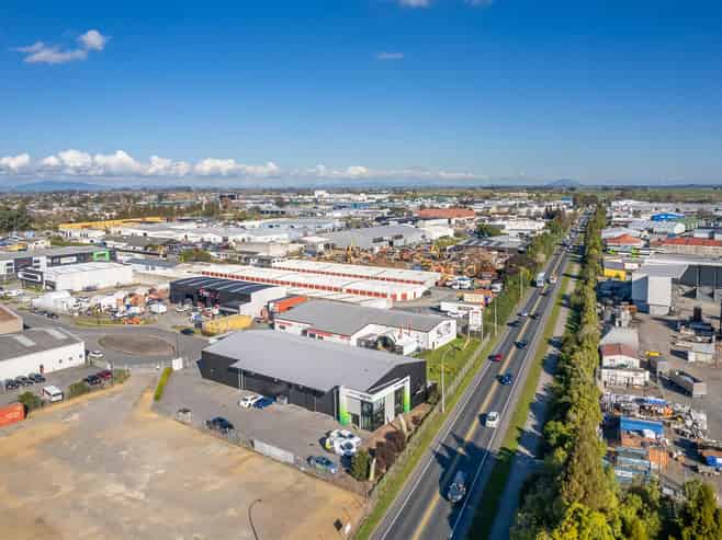 Fenced Flat Yard with Profile