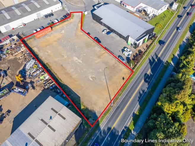 Fenced Flat Yard with Profile