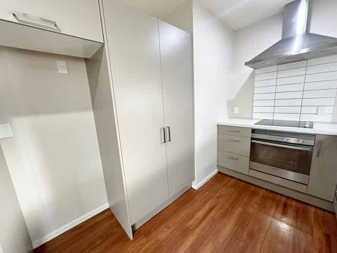 42 Thackeray Pl, Waltham