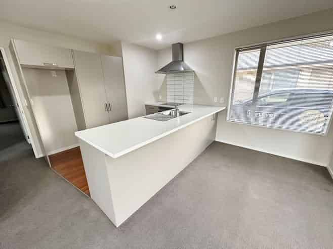 42 Thackeray Pl, Waltham