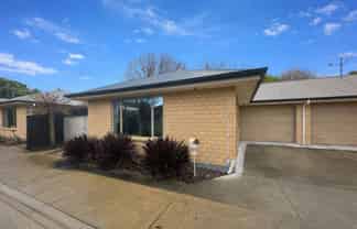 42 Thackeray Pl, Waltham