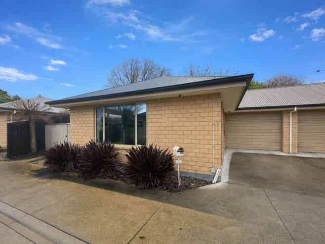 42 Thackeray Pl, Waltham