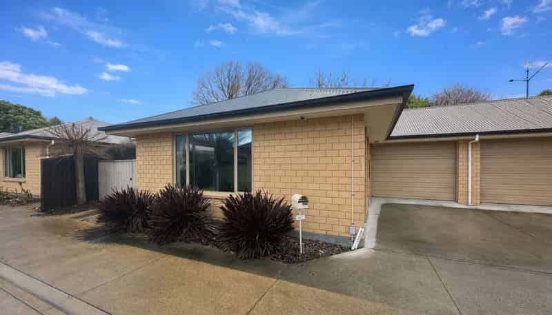 42 Thackeray Pl, Waltham