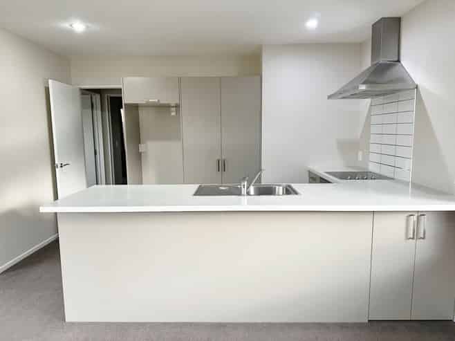 42 Thackeray Pl, Waltham