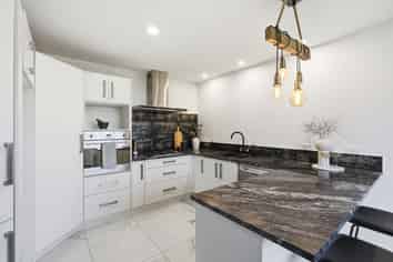 2/5a Opoia Road, Hamilton East