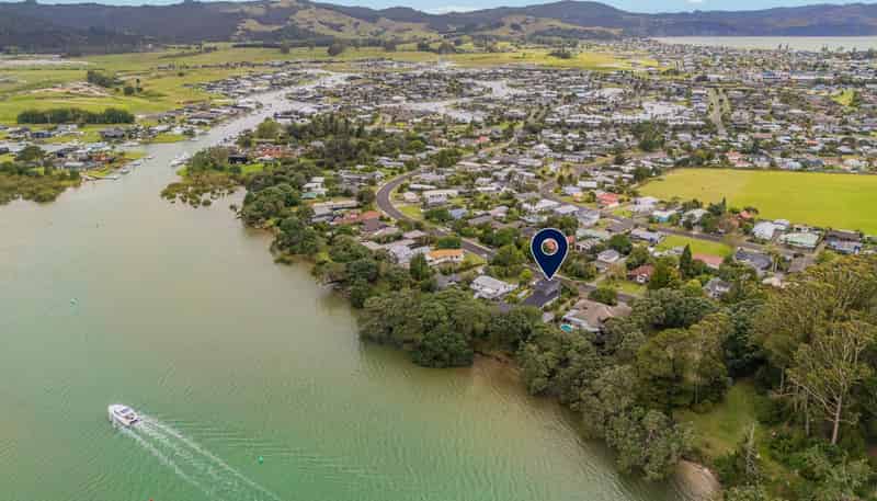 6 Robinson Road, Whitianga