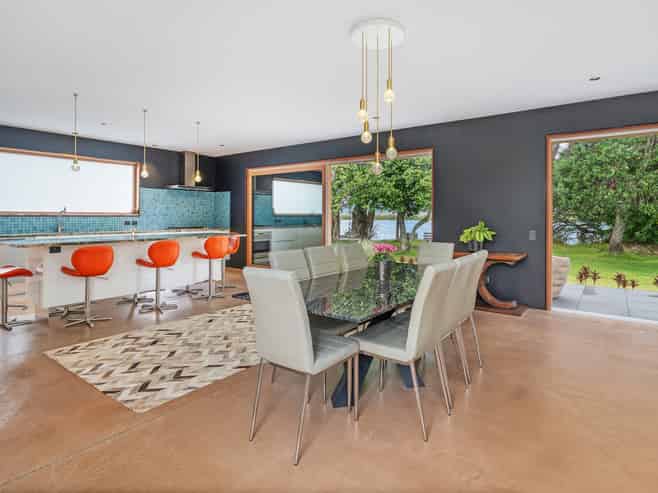 6 Robinson Road, Whitianga