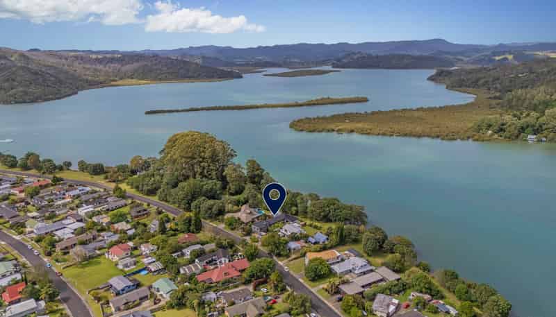 6 Robinson Road, Whitianga