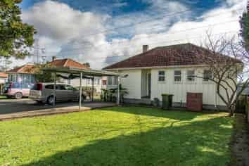22 Waipapa Crescent , Otara