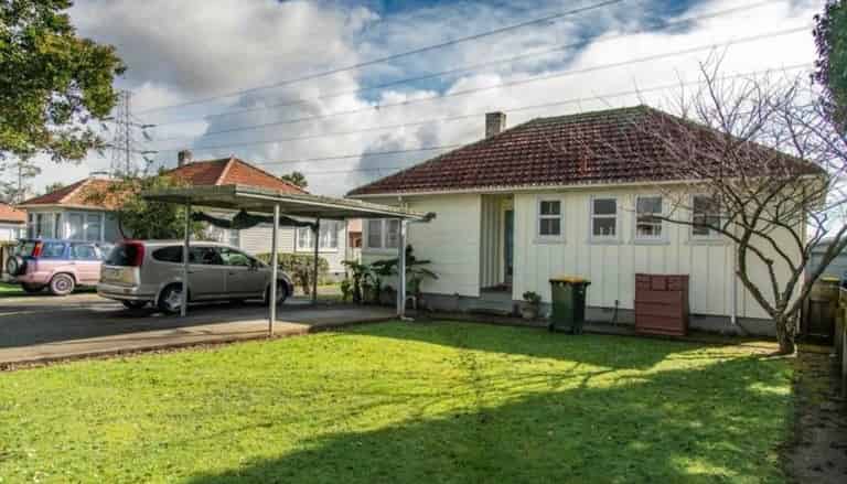 22 Waipapa Crescent , Otara