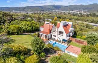 7 Coach Lane, Belmont