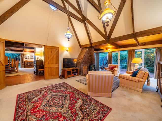 7 Coach Lane, Belmont