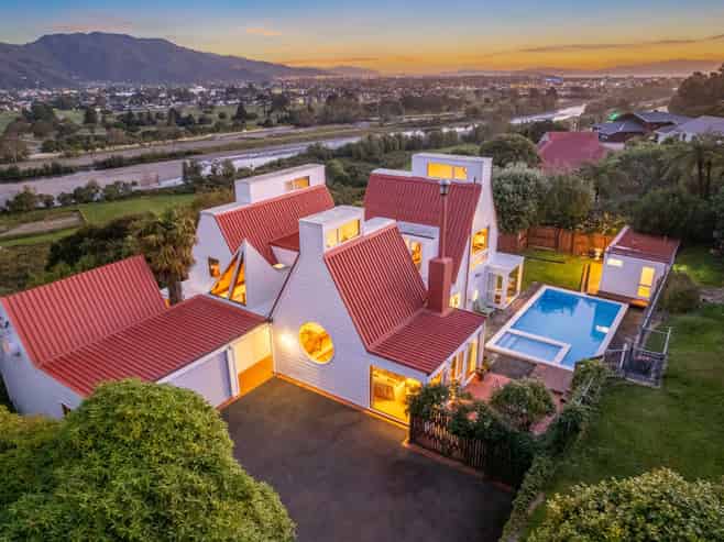 7 Coach Lane, Belmont