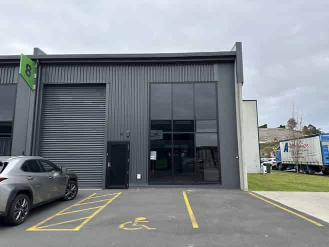 Easy access front unit for Lease