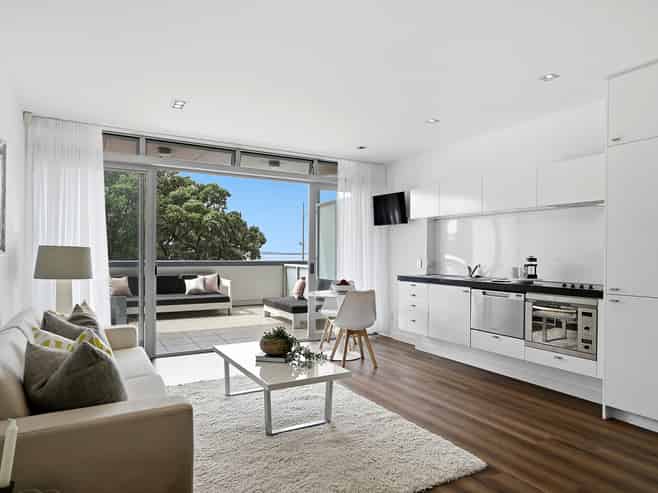 7/6 Beach Front Lane, Browns Bay