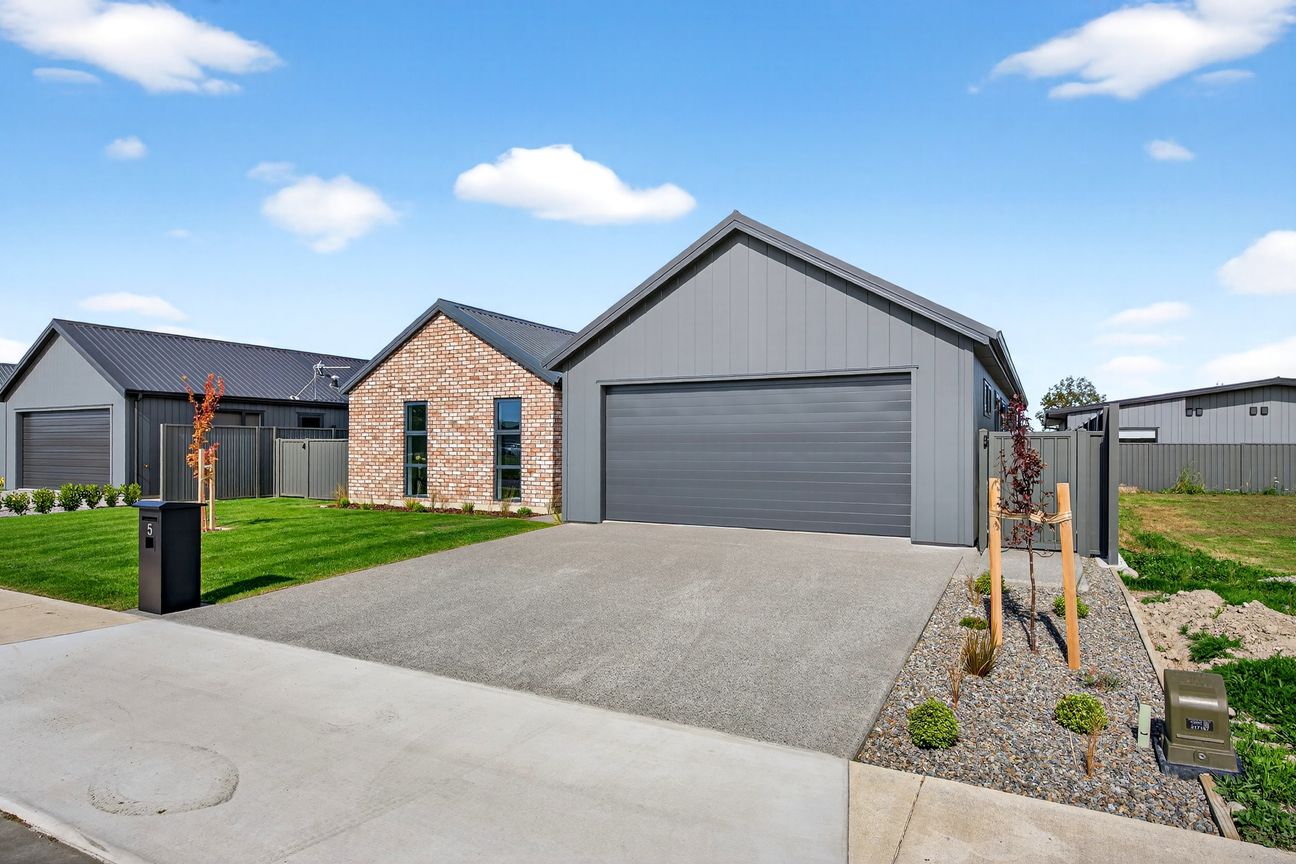 Brand New in West Bush! BEO $839,000 - Widok 2