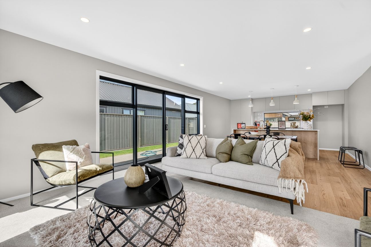 Brand New in West Bush! BEO $839,000 - Więcej