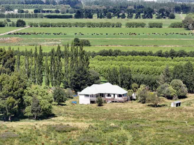 137 and 17 Kirks Drain Road, Momona