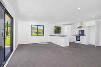 1514 Run Road, Tapora