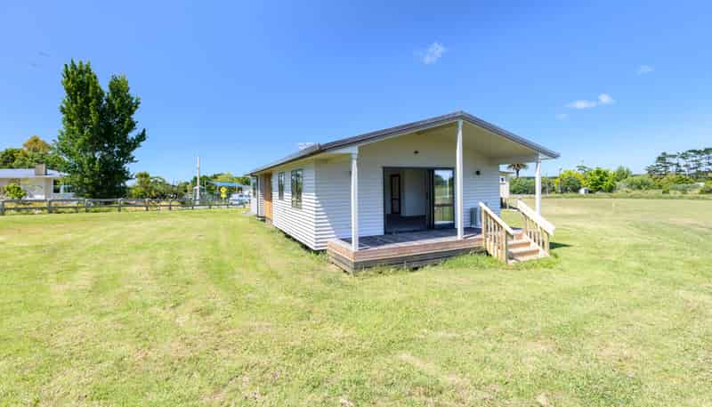 1514 Run Road, Tapora