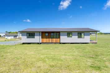 1514 Run Road, Tapora