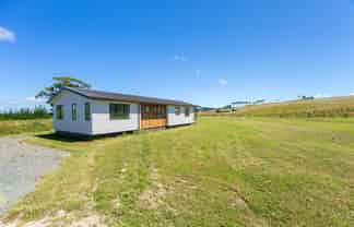 20 Journeys End, Tapora