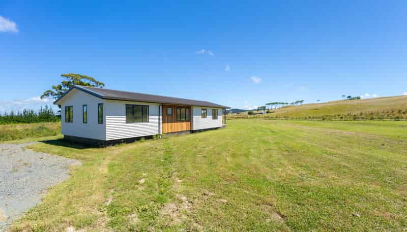 20 Journeys End, Tapora