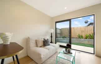 2/114 Don Buck Road, Massey