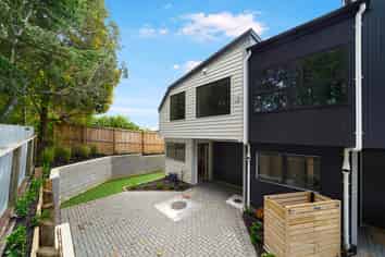 2/114 Don Buck Road, Massey