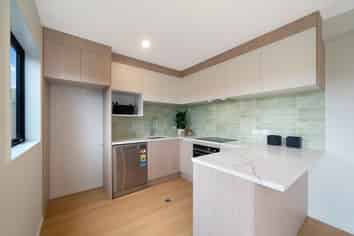 2/114 Don Buck Road, Massey