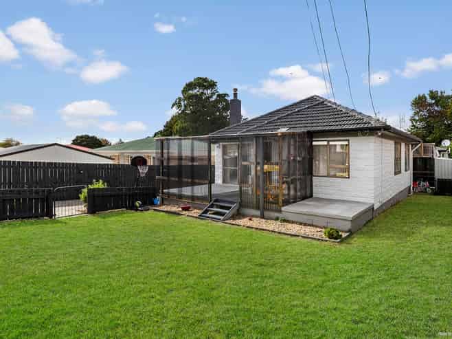 11 Freyberg Crescent, Pukekohe