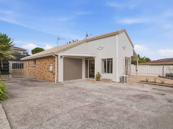 22B Otumoetai Road, Judea