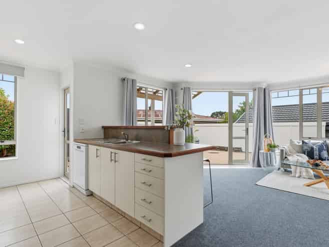 22B Otumoetai Road, Judea