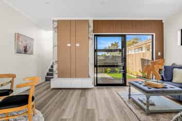 2B Mayflower Close, Mangere East