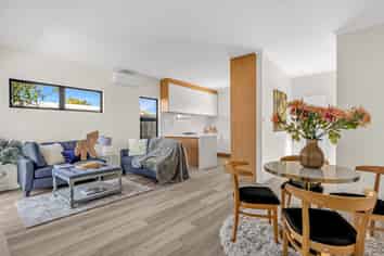 2B Mayflower Close, Mangere East