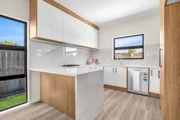 2B Mayflower Close, Mangere East