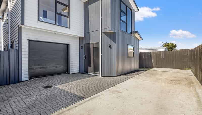 2B Mayflower Close, Mangere East