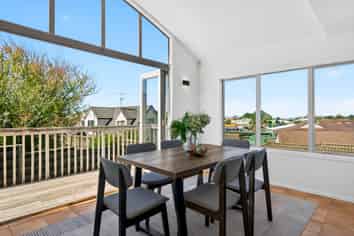 2/10 Windsor Place, Mairangi Bay