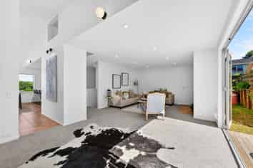 2/10 Windsor Place, Mairangi Bay