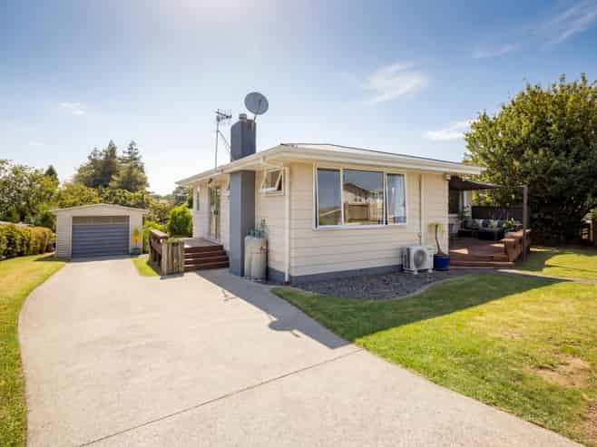 129 Kingswood Road, Brookfield