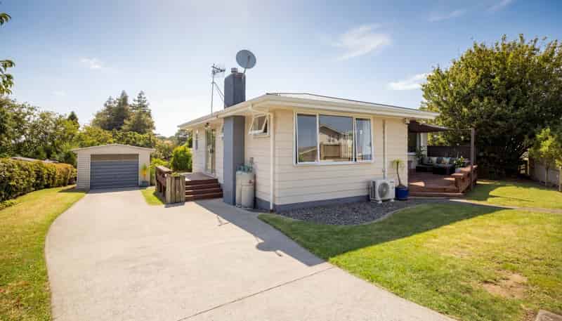 129 Kingswood Road, Brookfield