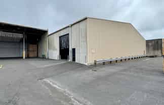 Storage warehouse with secure yard