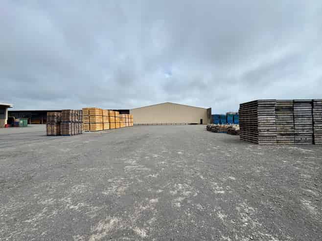 Storage warehouse with secure yard