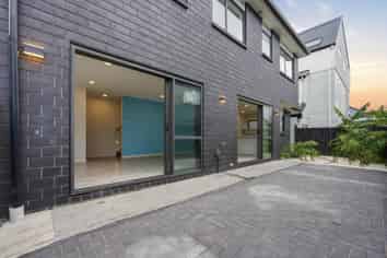 7C Holland Avenue, Point England