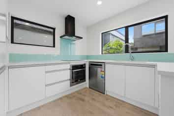 7C Holland Avenue, Point England